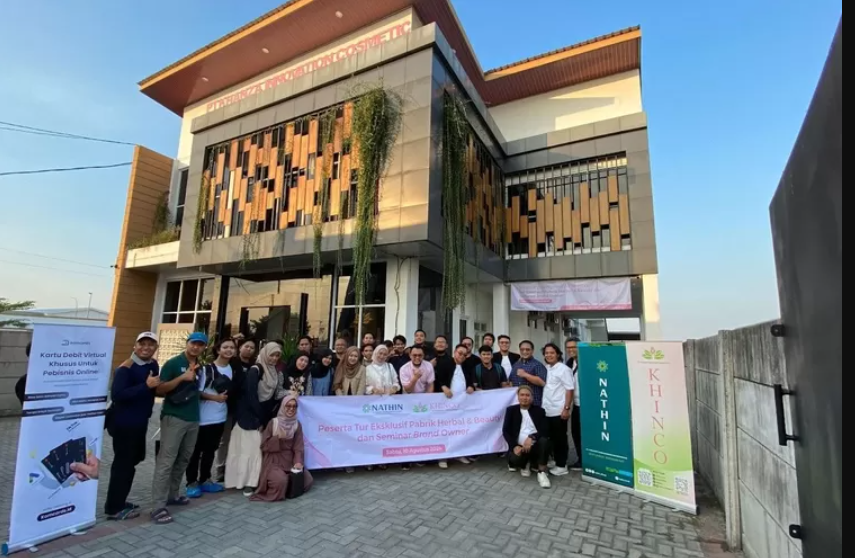 Standar Manufaktur CPKB PT Khinco Sragen Transparansi Produksi yang Melindungi Investasi Brand Kosmetik Anda 1 Pabrik maklon kosmetik sertifikasi CPKB